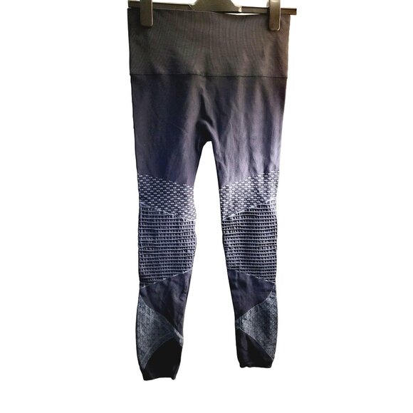 NWT Spanx Look At Me Now Seamless Blue Leggings - Size Large - Picture 2 of 6